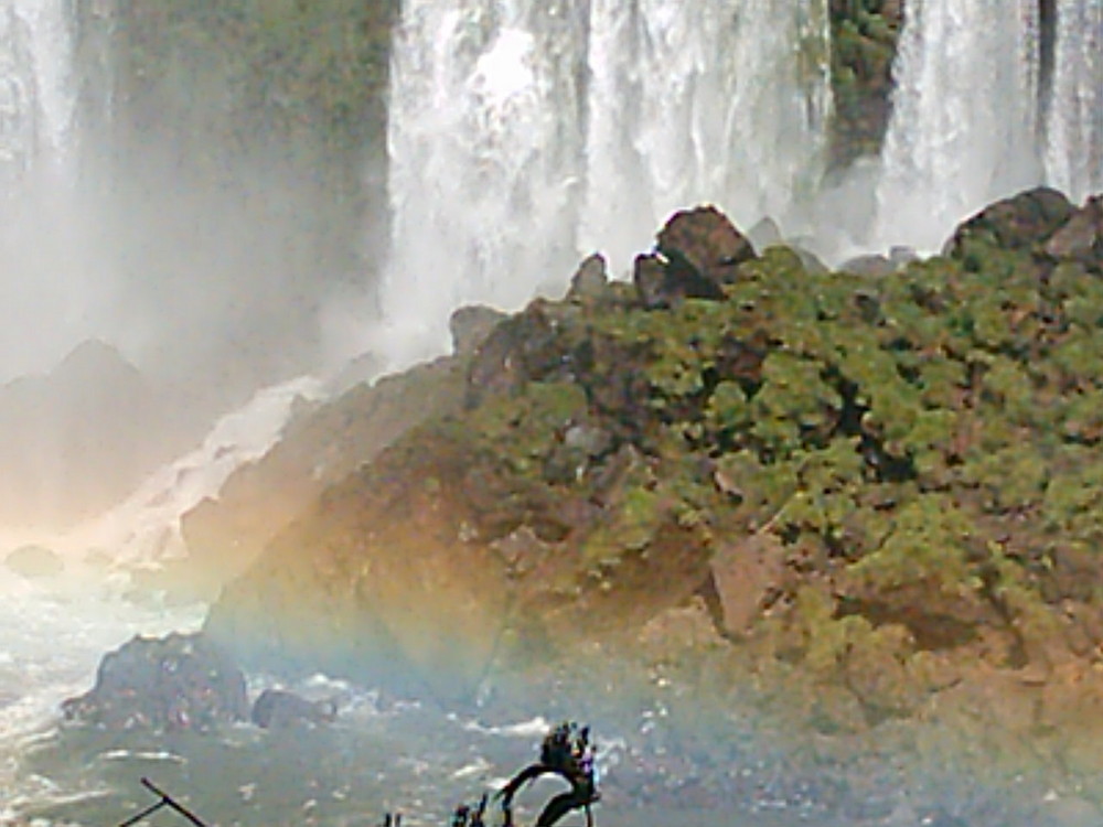 Arco Iris y caida de agua