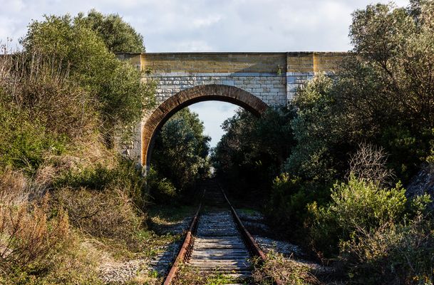Arco su un binario morto...