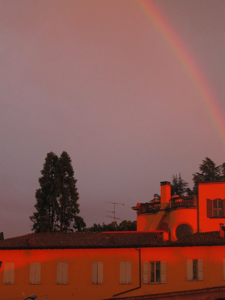 Arcobaleno sui portici