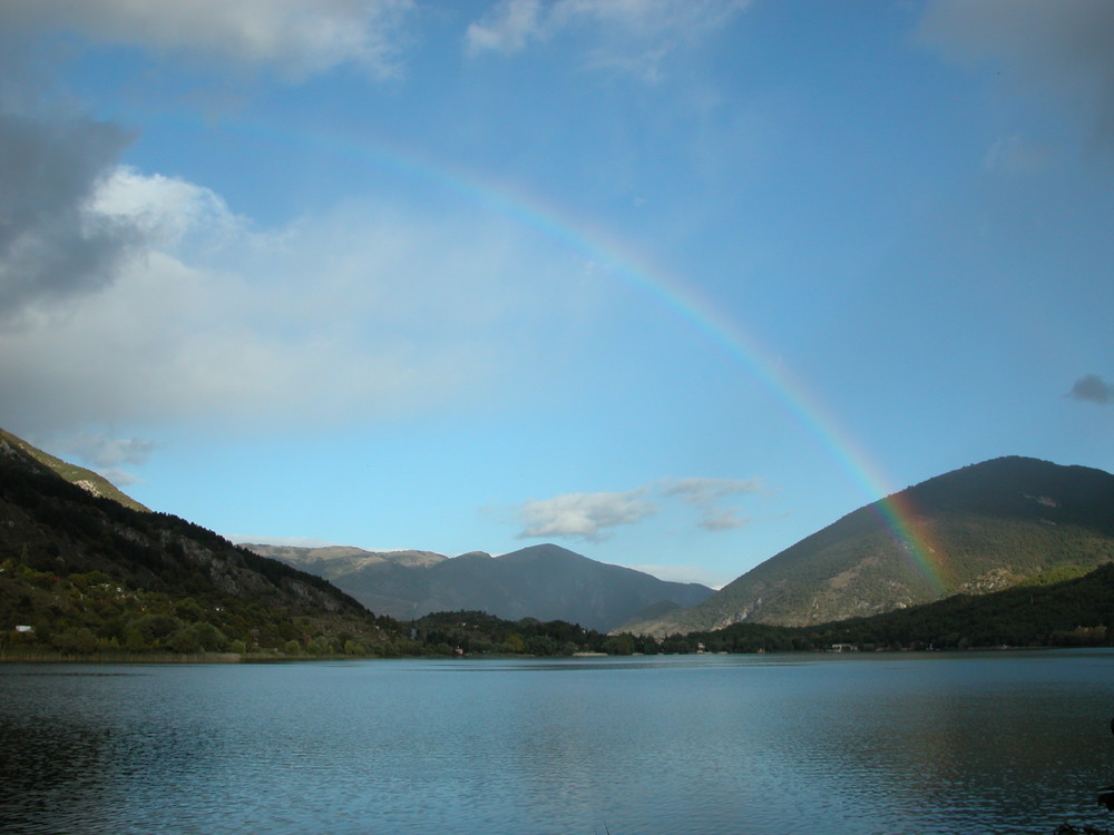 arcobaleno sul lago di scanno