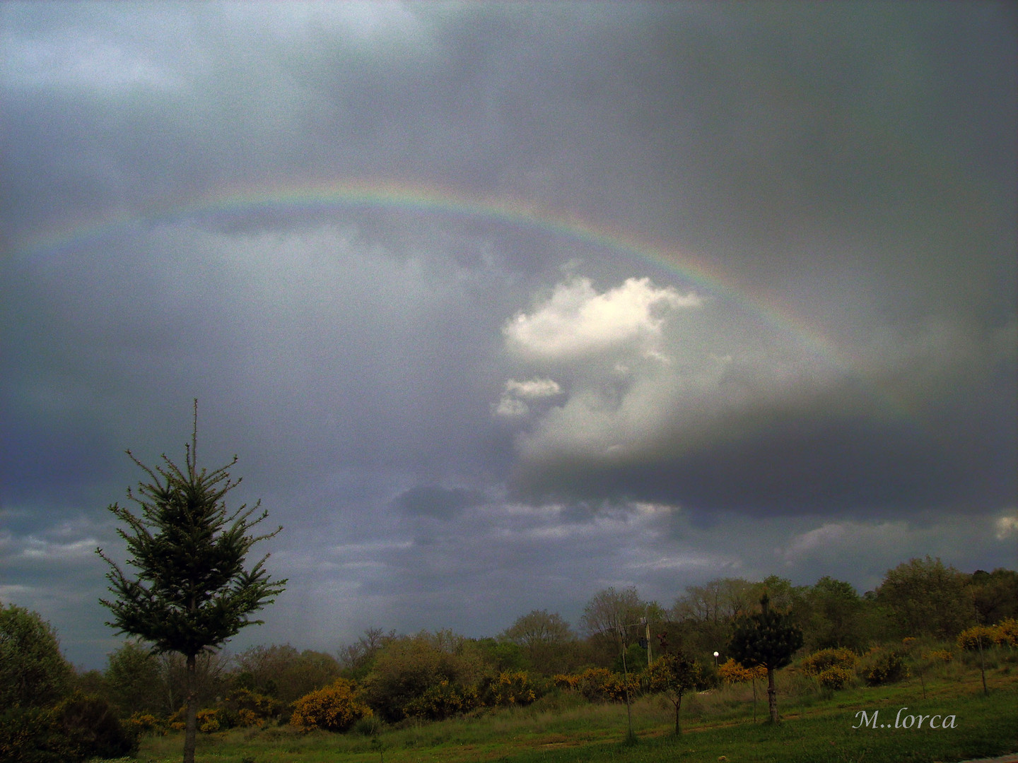 arcoiris con tormenta en la alberca salamanca