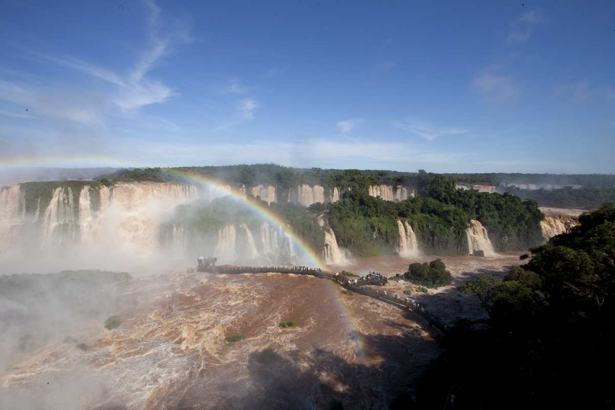 Arcoiris cruzando las Cataratas