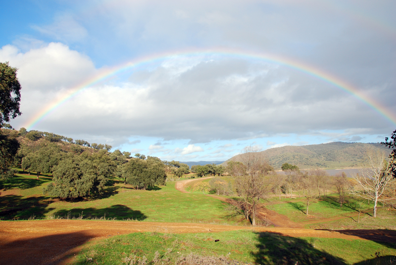 Arcoiris del Paisaje en pantano de Cazalla de la Sierra, Sevilla