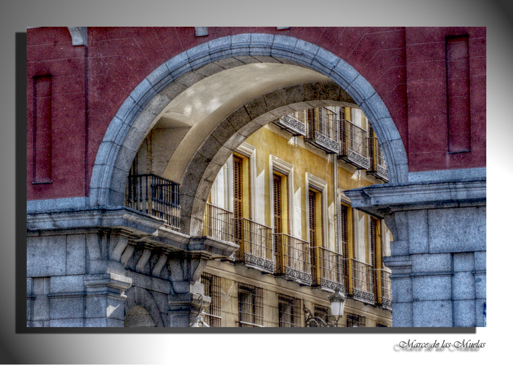 Arcos y balcones.