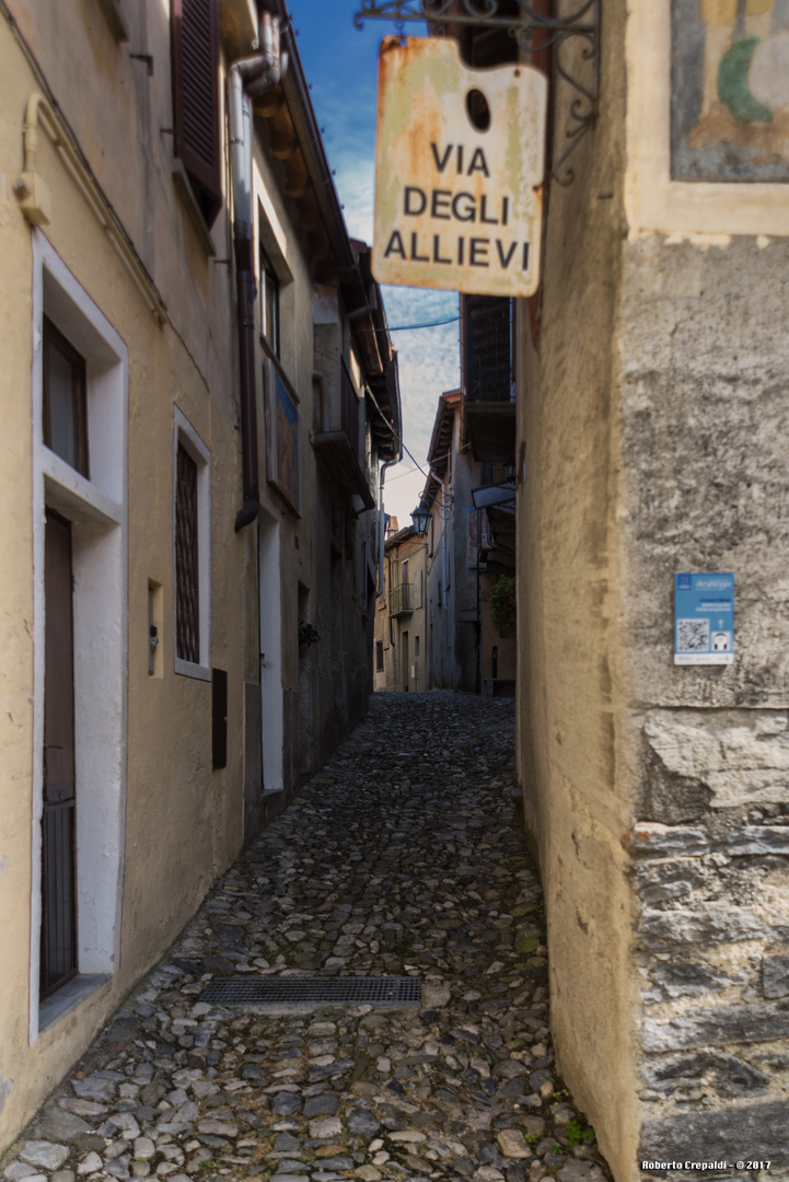 Arcumeggia, Via degli allievi