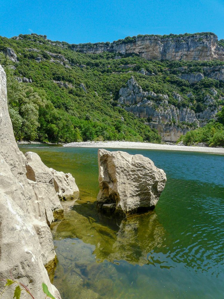 Ardèche Rochers et eaux vives photo et image paysages, lacs, rivières, cascades, france