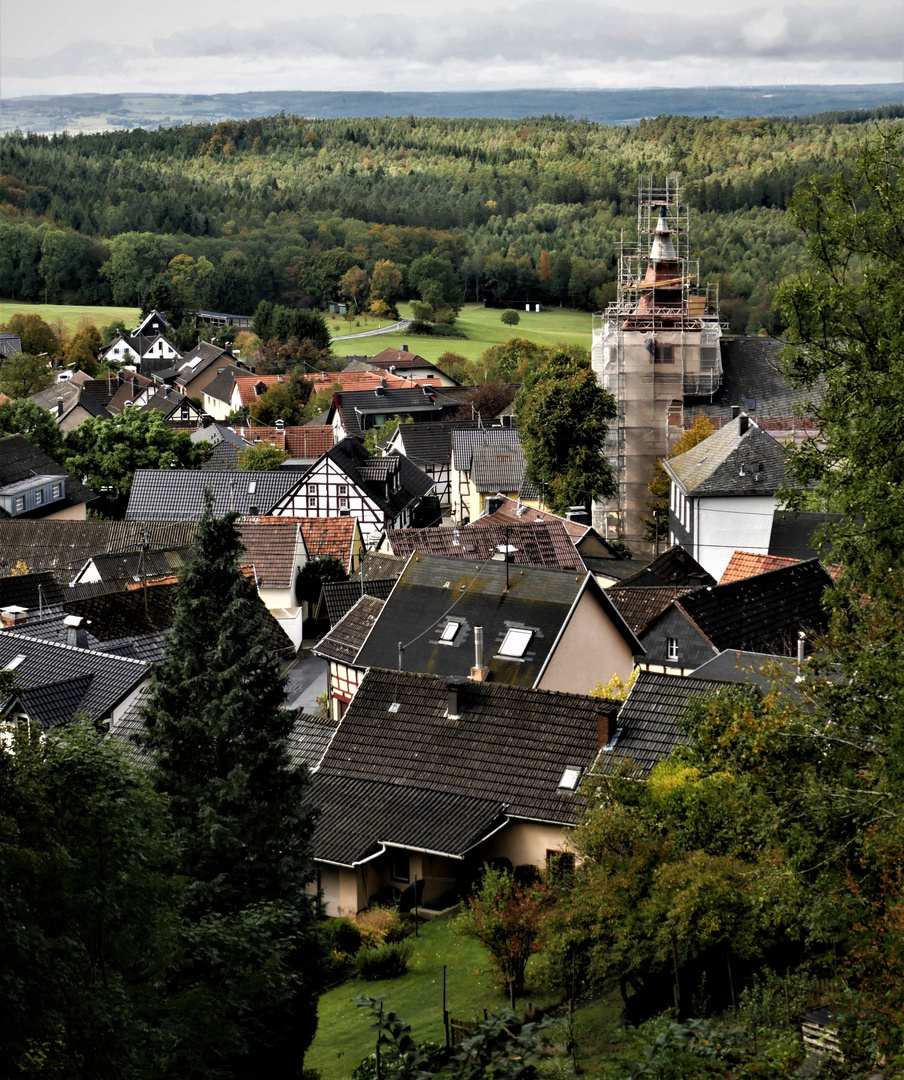 Aremberg vom Ahrsteig aus gesehen