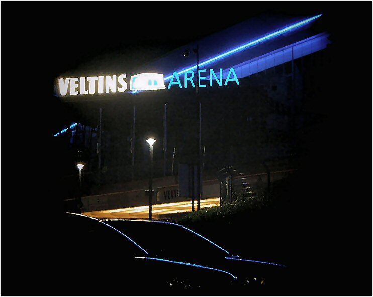 "Arena" bei Nacht