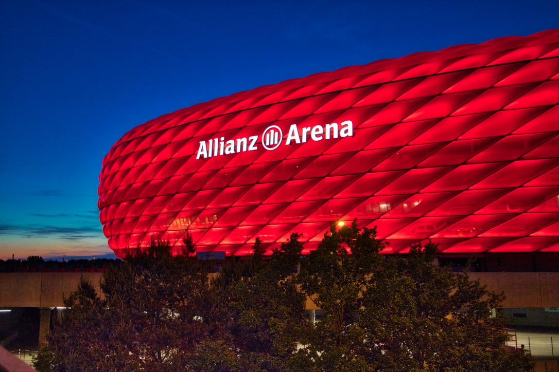 Arena in red 2019