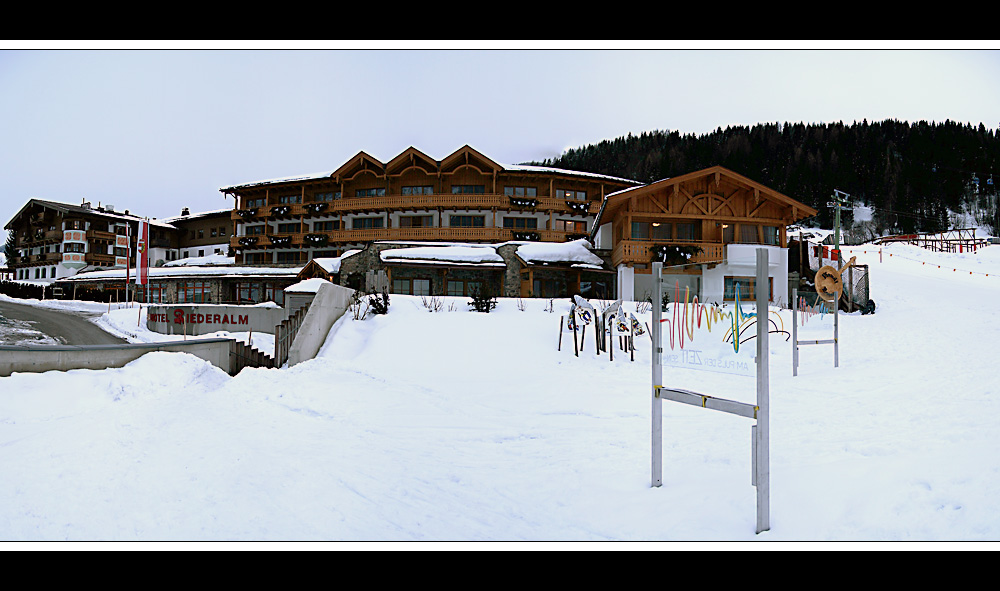 |- Arenahotel Riederalm -|