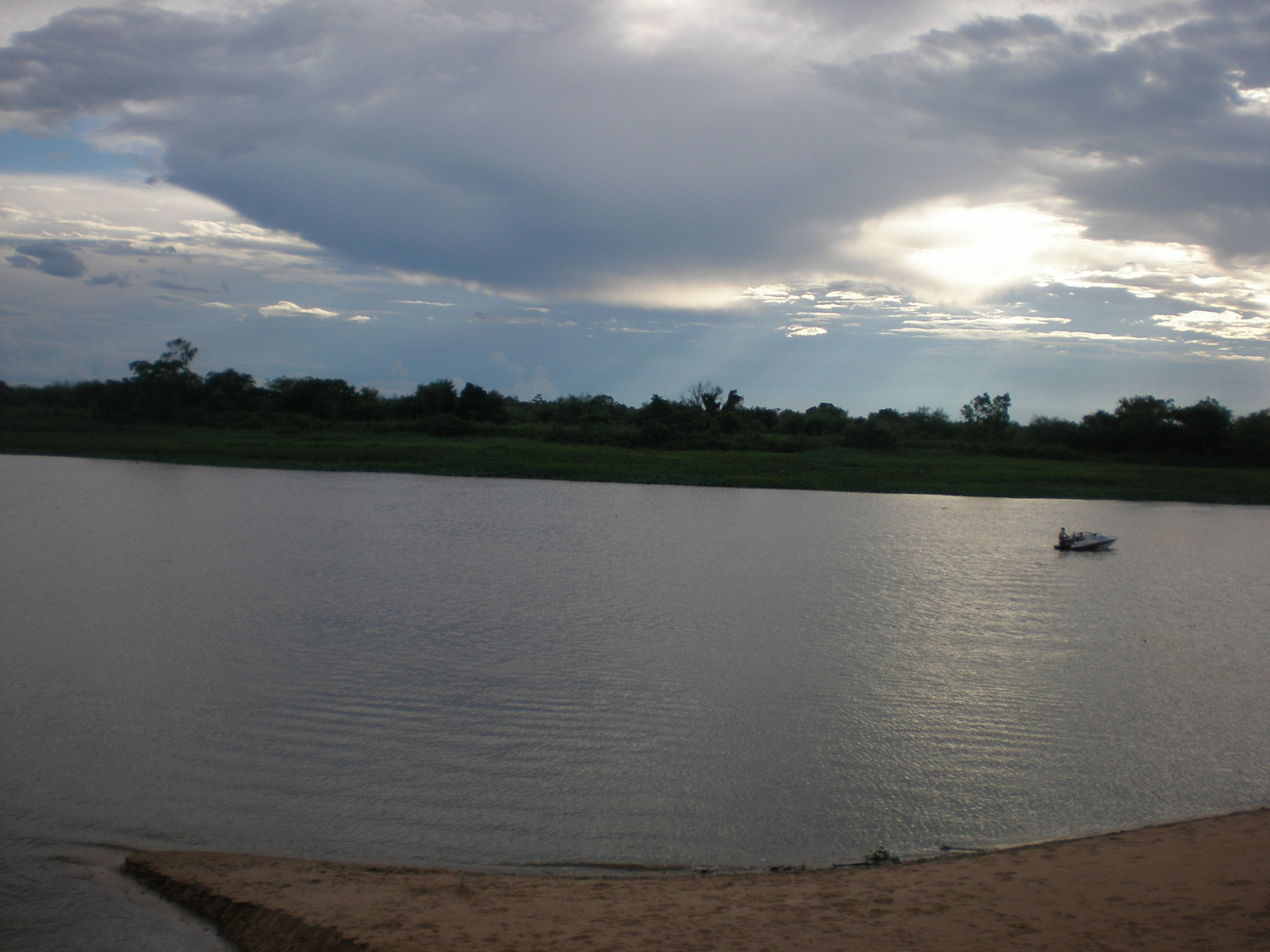 arena,sol y cielo