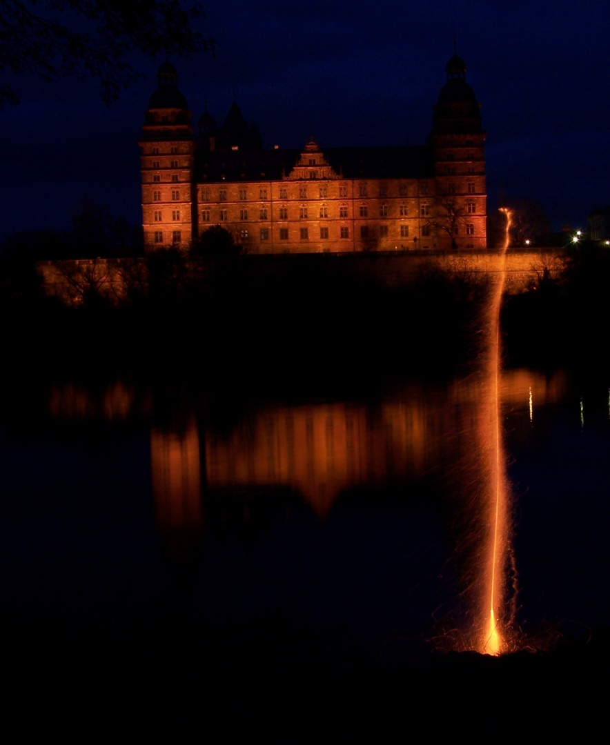 Arend Mayer: Bewegung - Silvester-Flug ums Schloss Johannisburg in Aschaffenburg