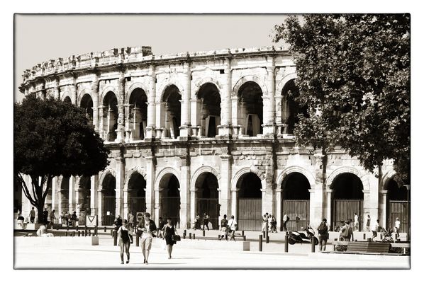 „ Arènes de Nîmes “