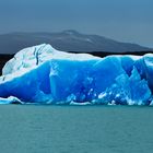 Argentinische Impressionen: Eisberg vor dem Andenmassiv