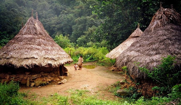 Arhuaco-Dorf in der Nähe der Ciudad Perdida in der Sierra Nevada de Santa Marta (Kolumbien)