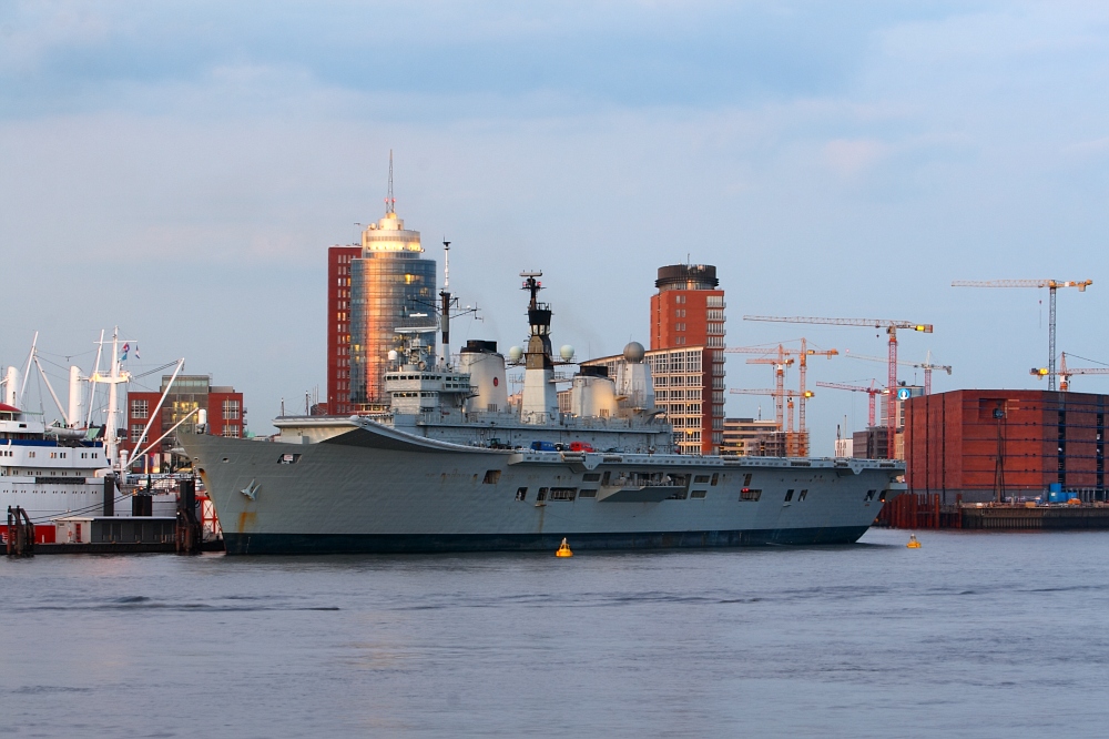 Ark Royal in Hamburg