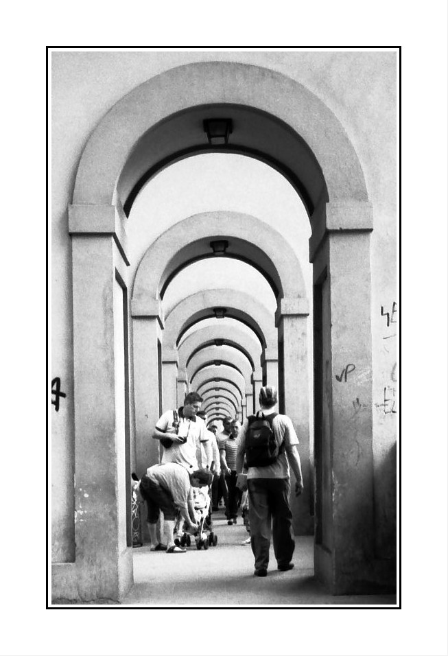 Arkaden am Lungarno Archibusieri zwischen Ponte und Palazzo Vecchio.