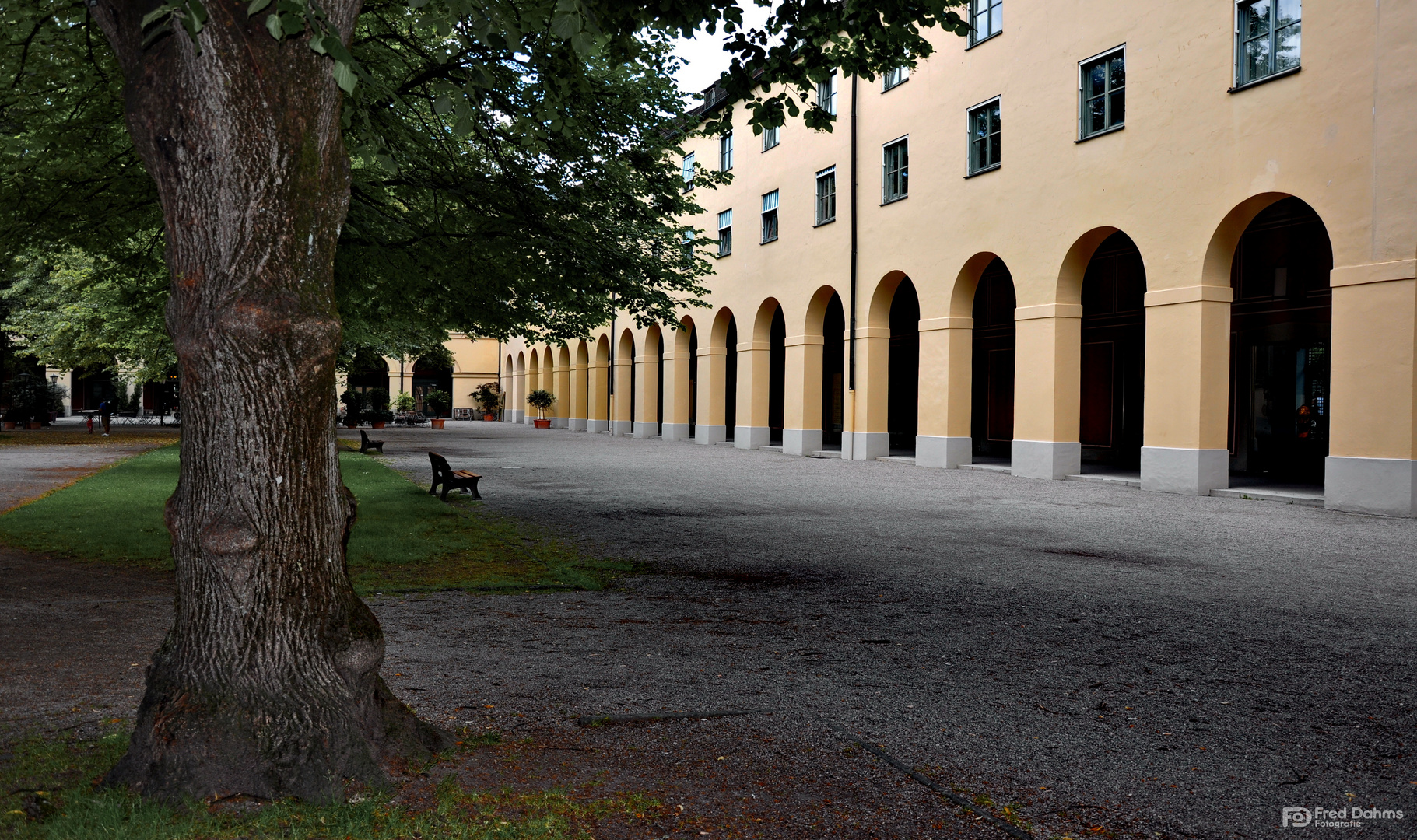 ARKADENGANG AM HOFGARTEN (München)