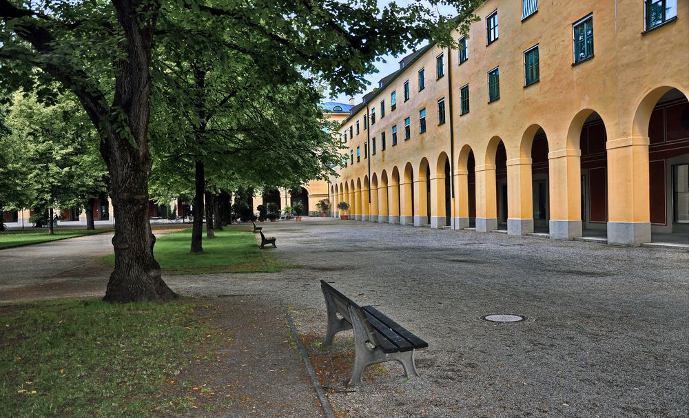 ARKADENGANG AM HOFGARTEN (München)