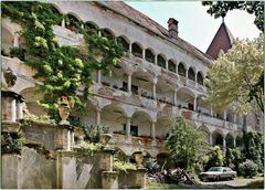 Arkadenhof von Schloss Spielfeld