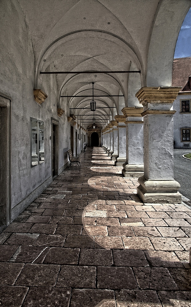 Arkaden/Kreuzgang im Hof von Stift Reichersberg