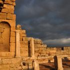 Arkadenstrasse (Hierapolis) im Sonnenuntergang mit tollem Wolkenbild