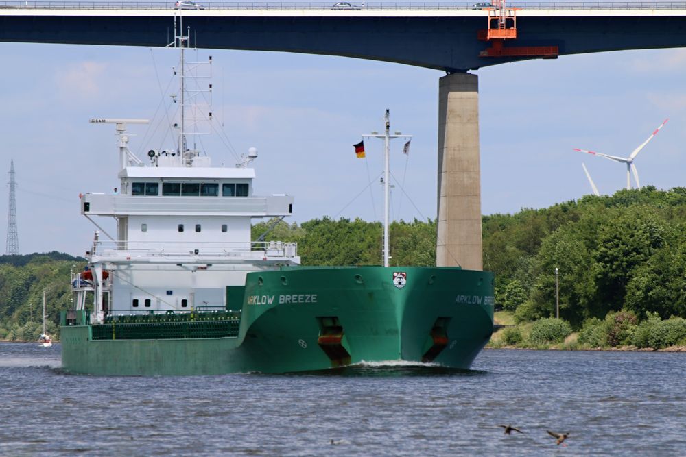 ARKLOW BREEZE im Kanal