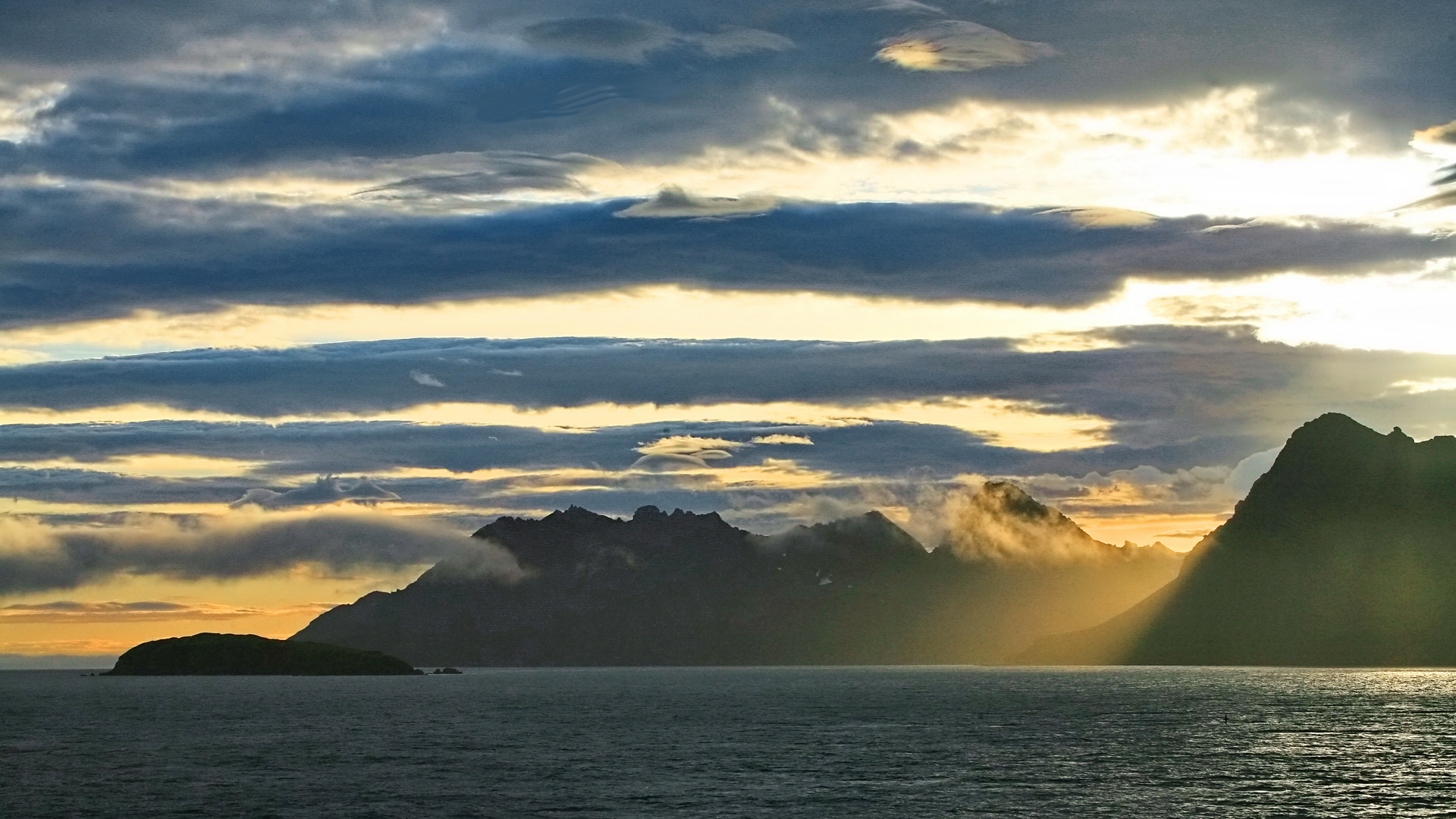 Arktischer Abendhimmel