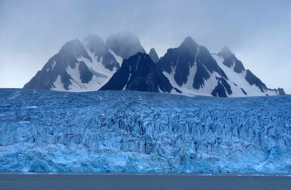 Arktisches Land Spitzbergen / Svalbard - Reisebericht 2008 / 004 (Die spitzen Berge)