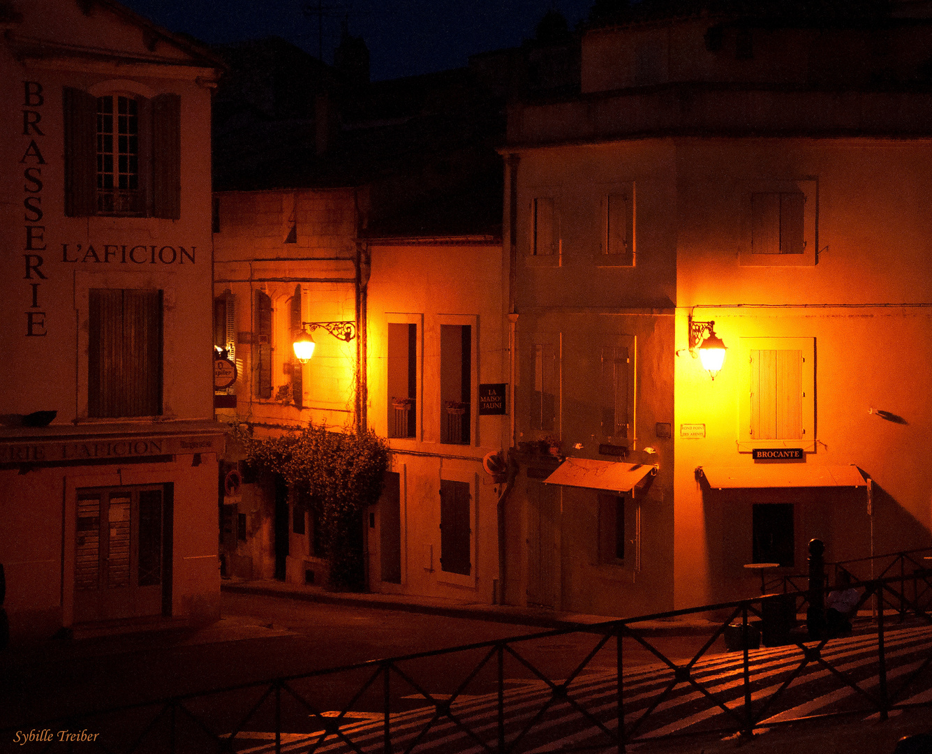 Arles bei Nacht