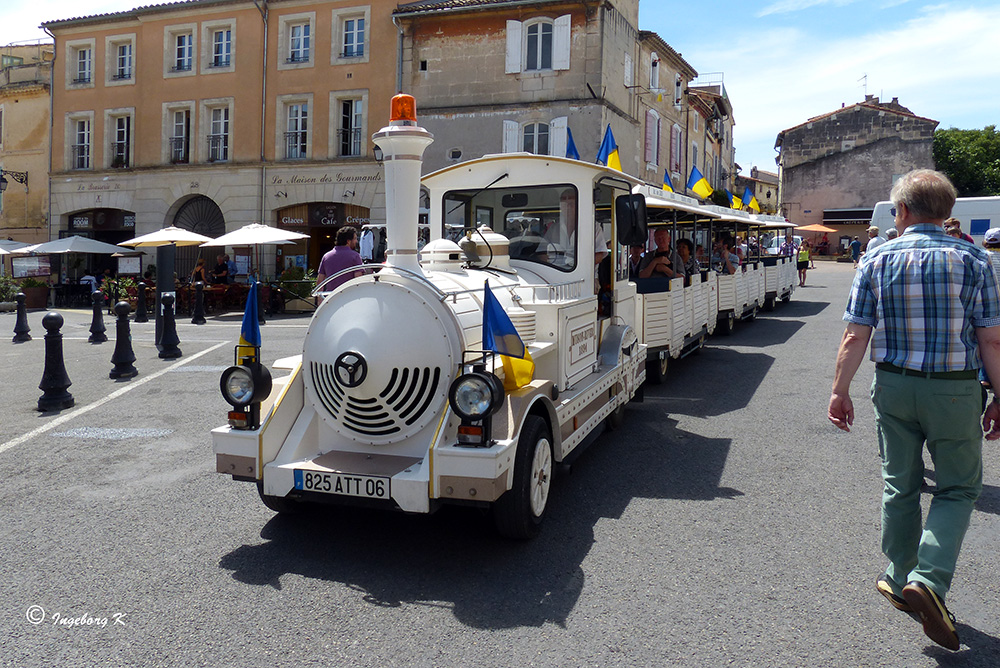 Arles - Kleine Bahn für die Stadtrundfahrt