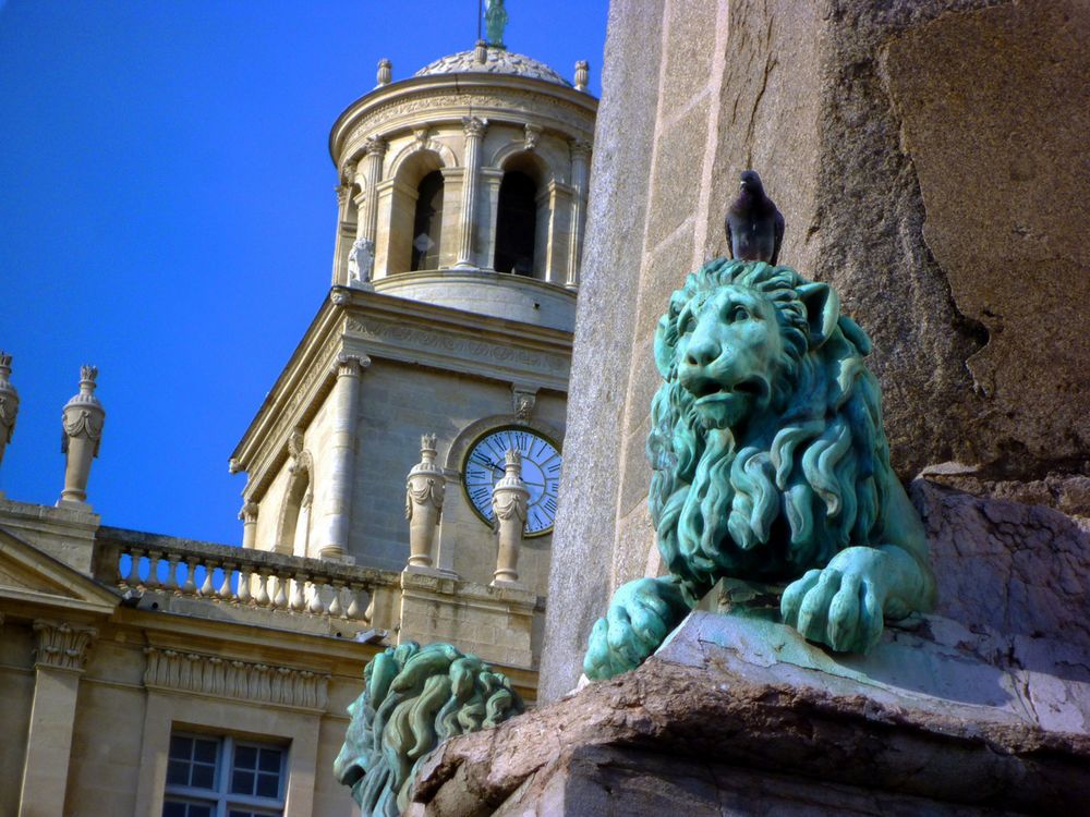 Arles place du forum