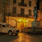 Arles, Place du Forum, Mistral et Citroen