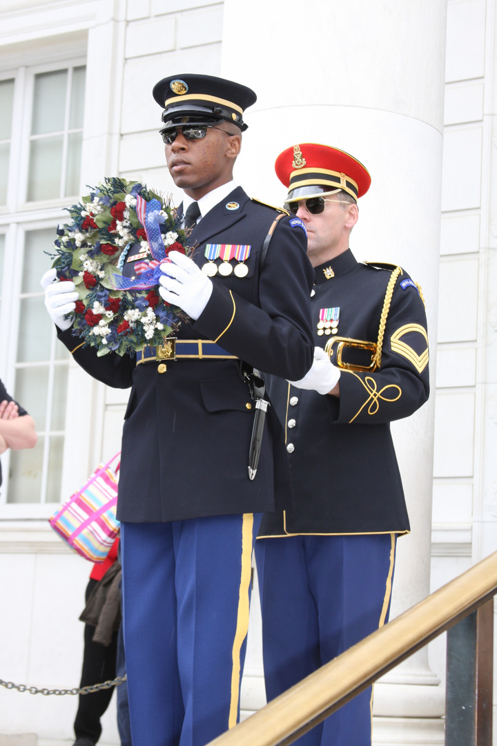 Arlington Cemetery - Guards at Tomb of the Unknown Warrior