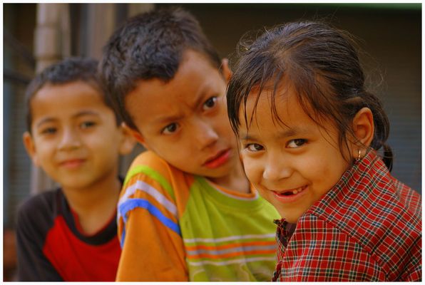 arm aber glücklich......die Kinder von Nepal