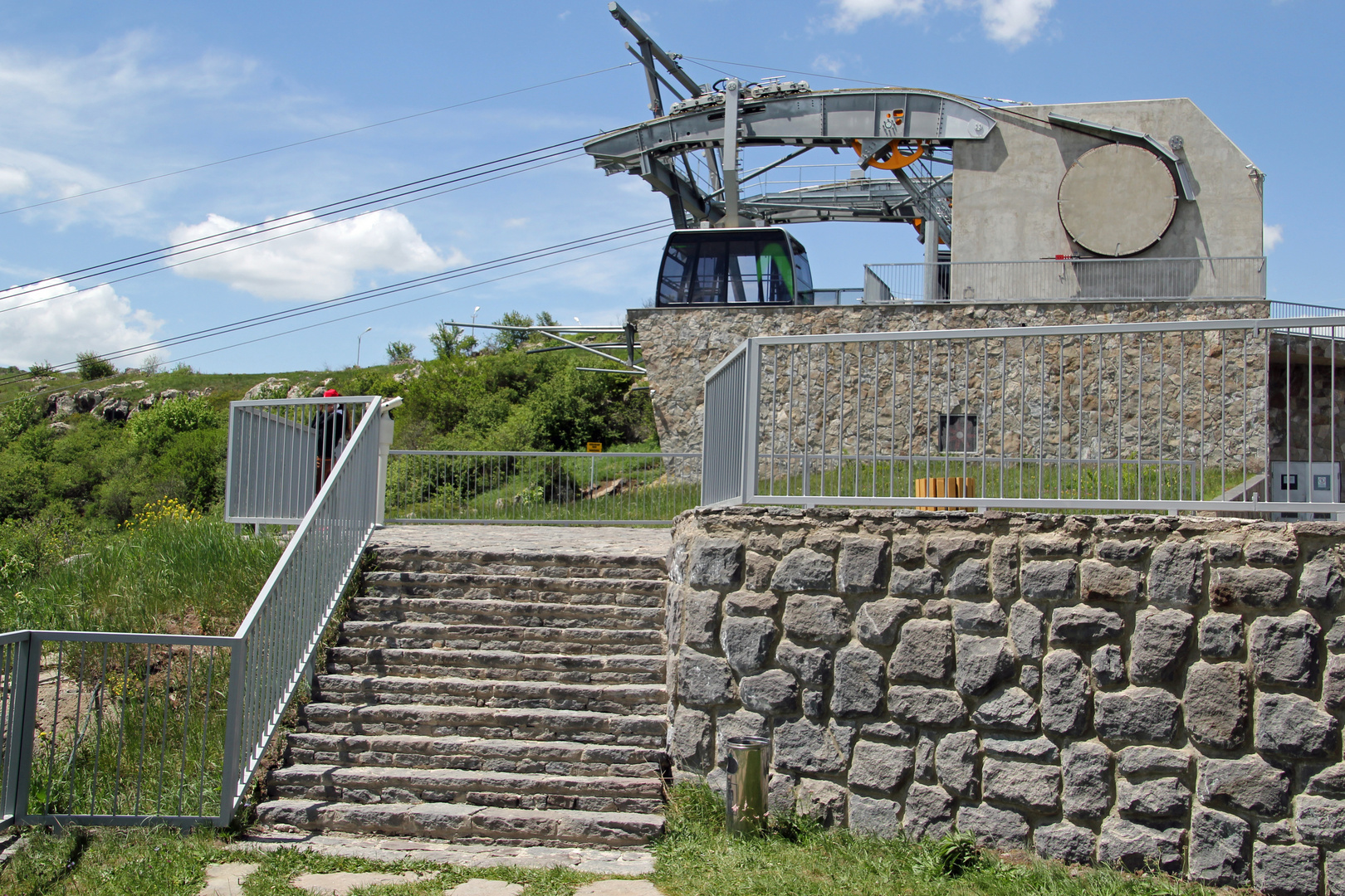 Armenien: Die Seilbahn "Wings of Tatev" (Flügel von Tatev), Station Halidor