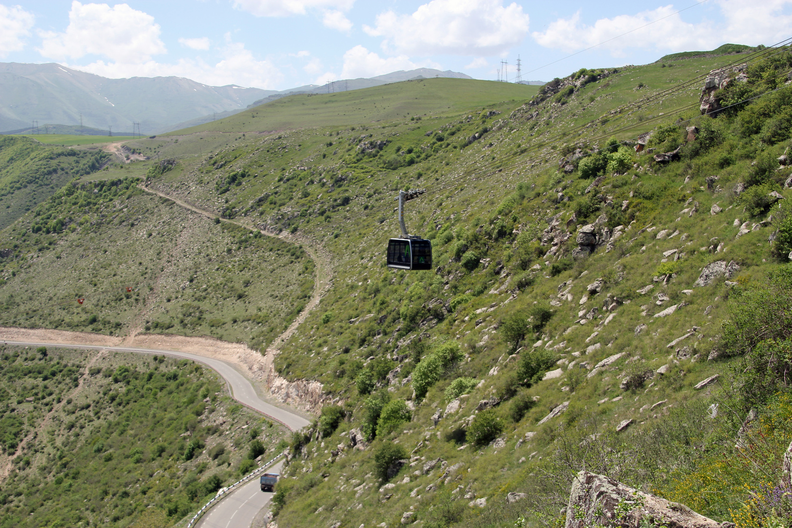 Armenien: Die Seilbahn Wings Of Tatev vor der Station Halidor vom Kloster Tatev kommend