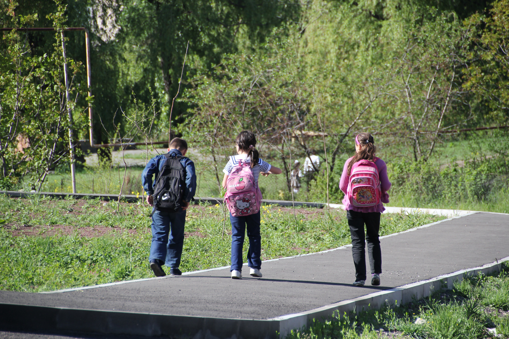 Armenien: Kinder auf dem Schulweg