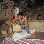 Armenien: Mittagessen im Höhlencafe: Lavashbrot, eine armenische Spezialität