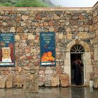 Armenien: Priester im Kloster Noravank