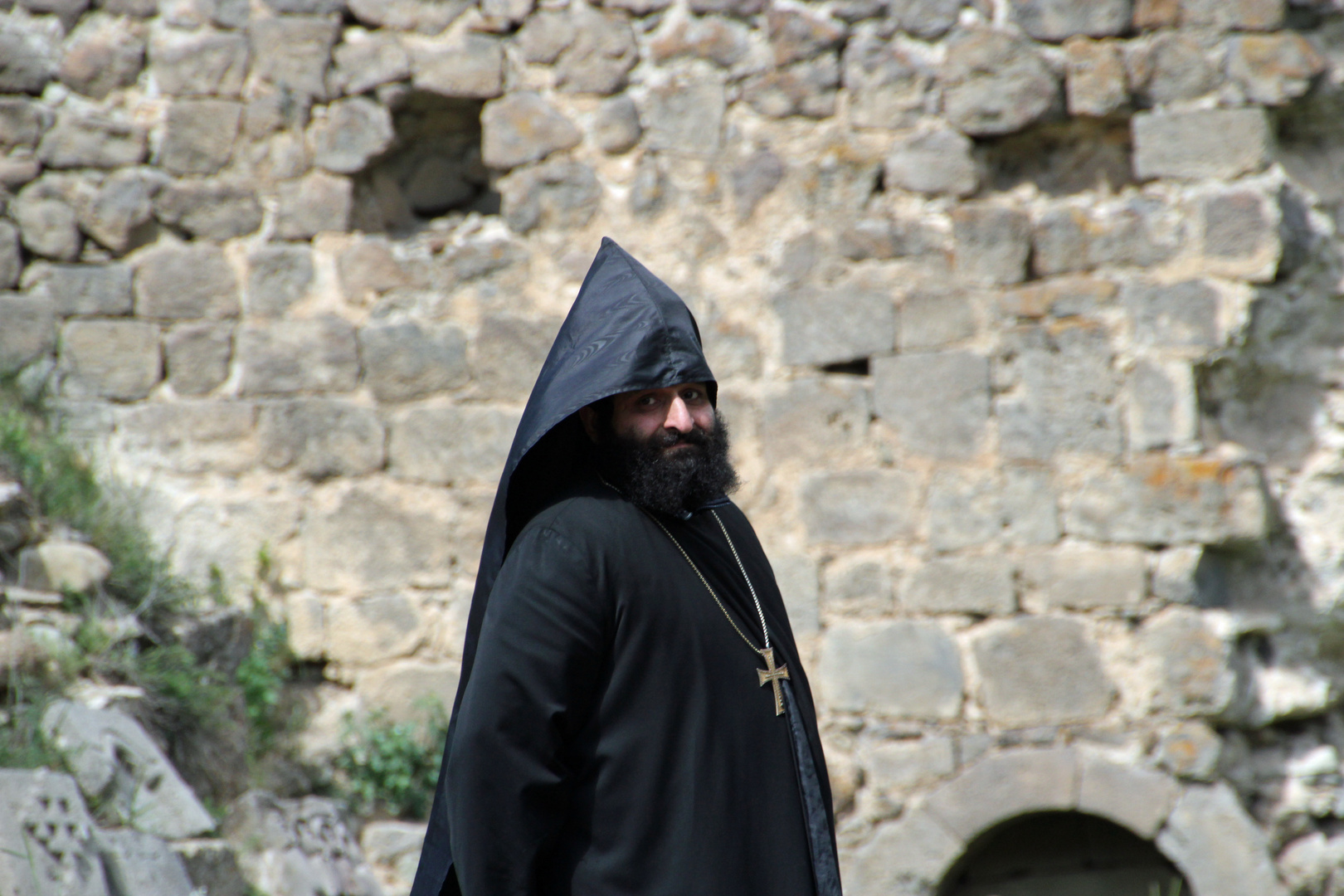 Armenien: Priester im Kloster Tatev