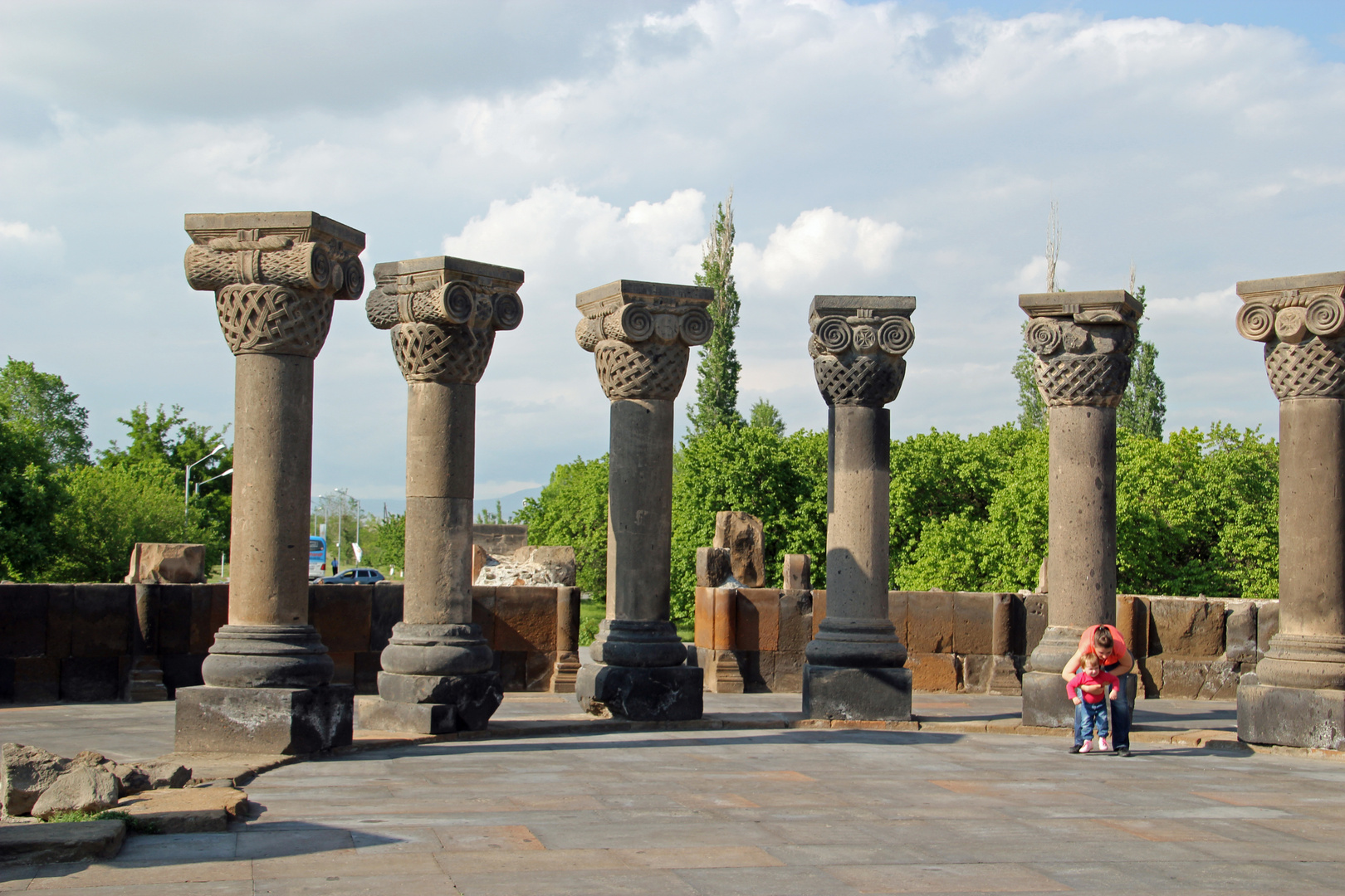 Armenien: Säulen der Ruine des Tempels Zvartnots