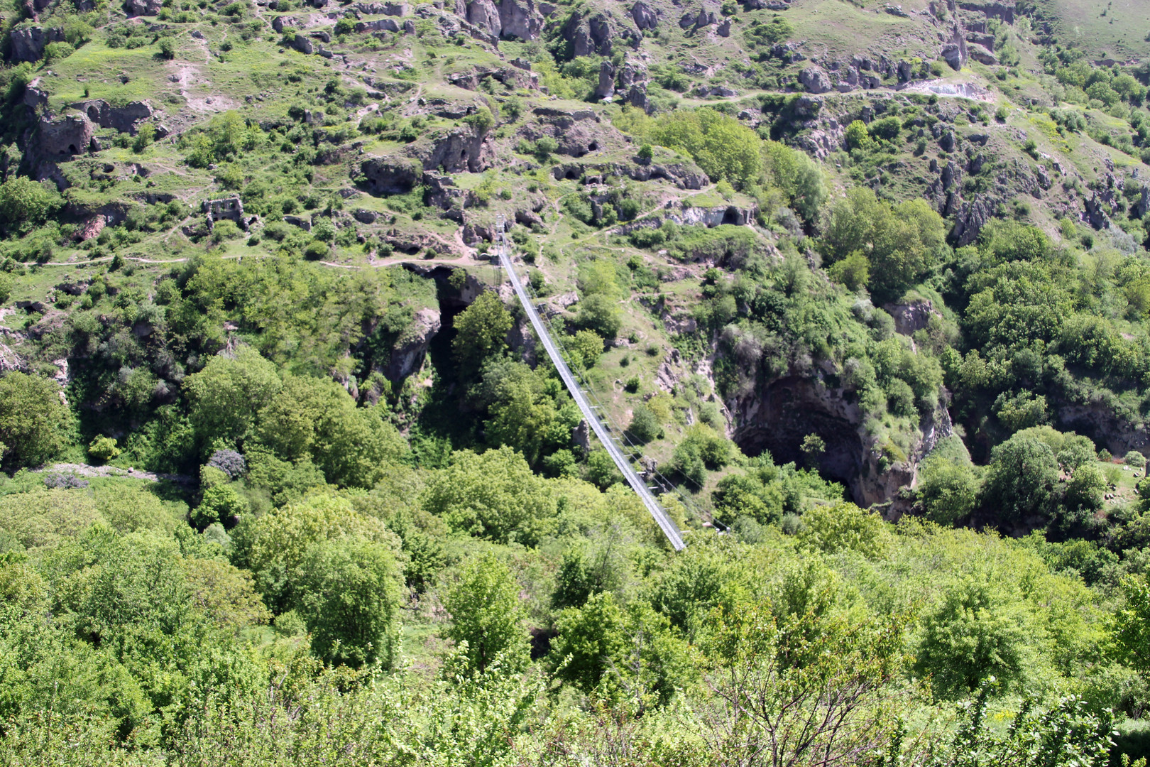 Armenien:Geschafft: Die Hängebrücke von der anderen Seite aufgenommen