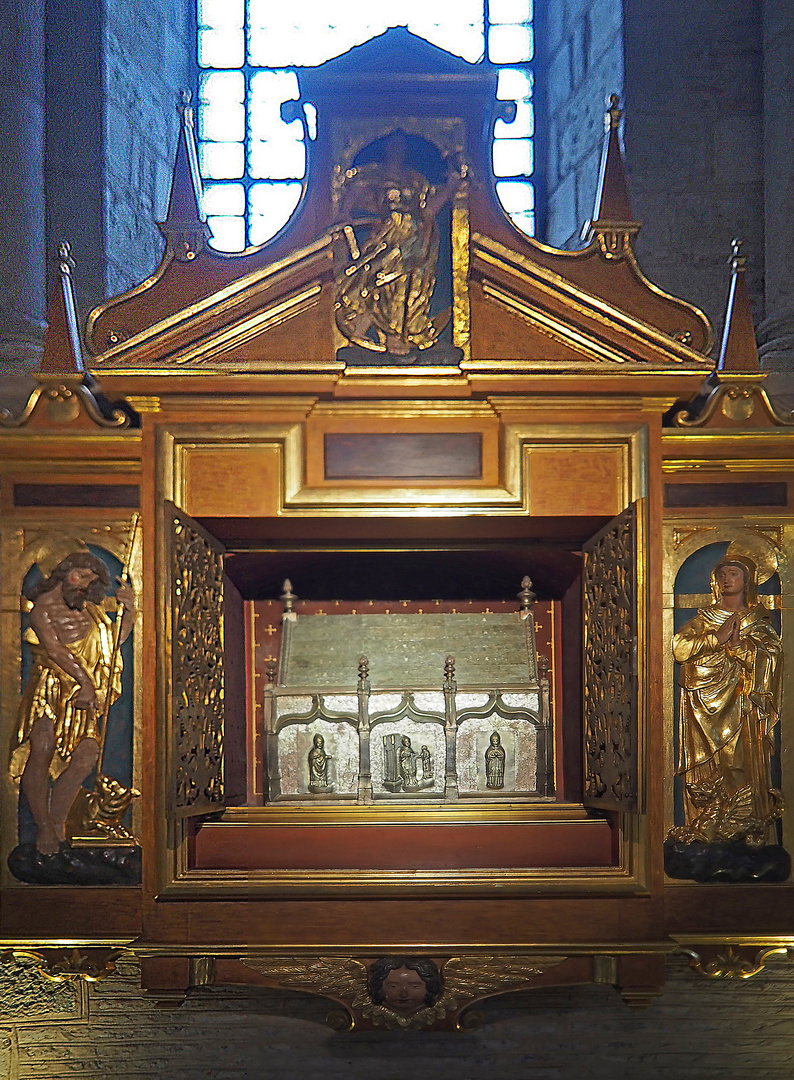 Armoire contenant la châsse de Saint-Hilaire de Toulouse (3e évêque de Toulouse) 