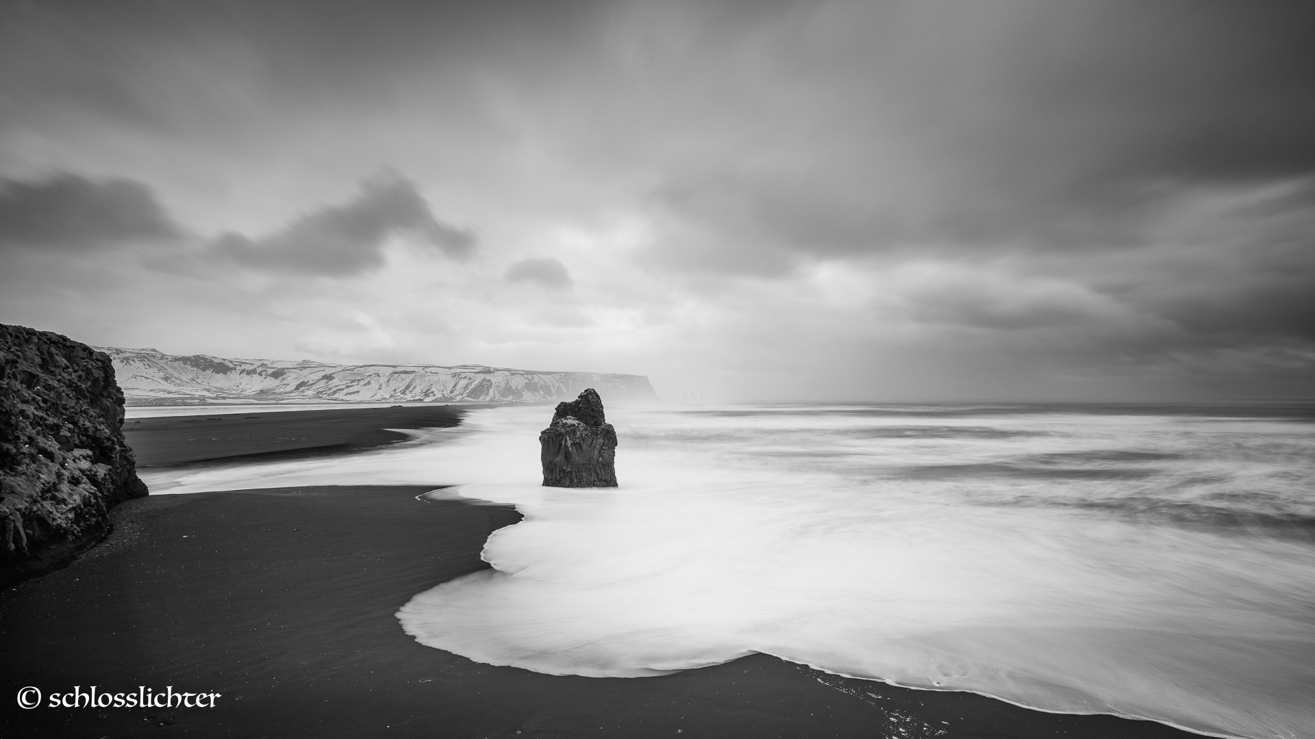 Arnardrangur oder “Eagle Rock” Island