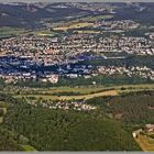 Arnsberg mit seinen Stadtteilen im Sonnenlicht in 450 Fuß Höhe