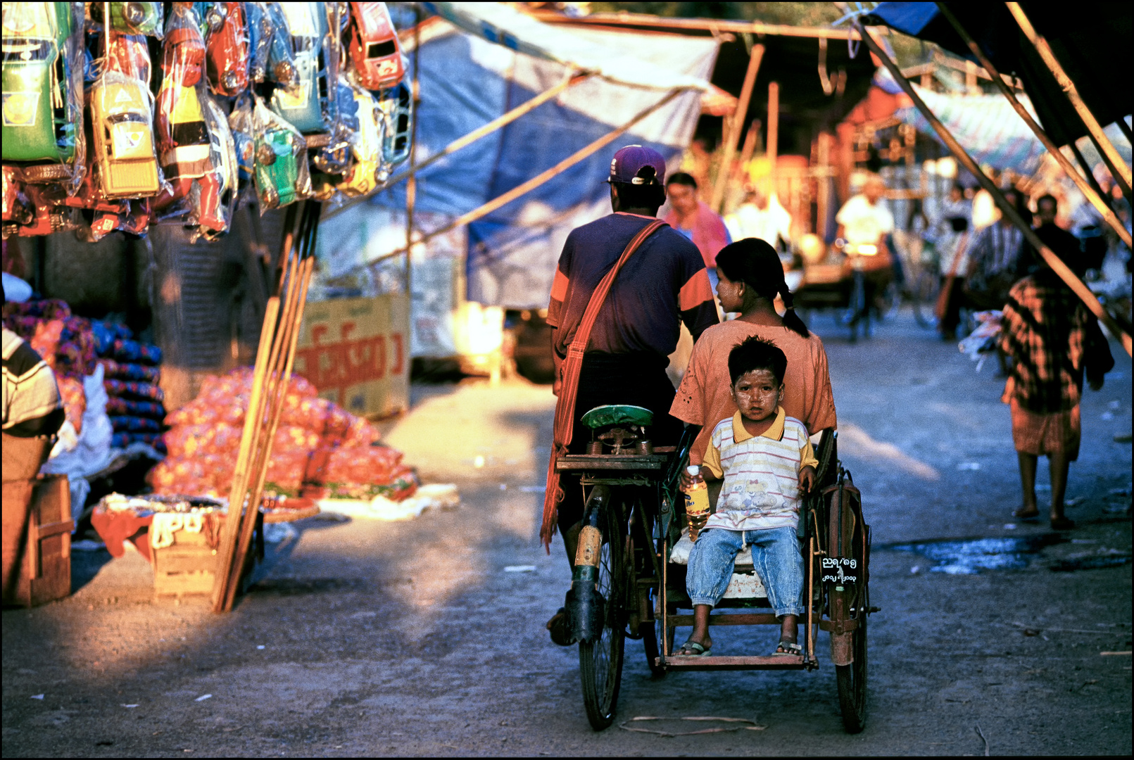 Around Phaung-Daw-U