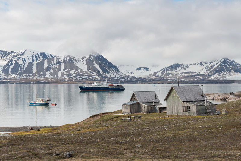 Around Spitsbergen IV