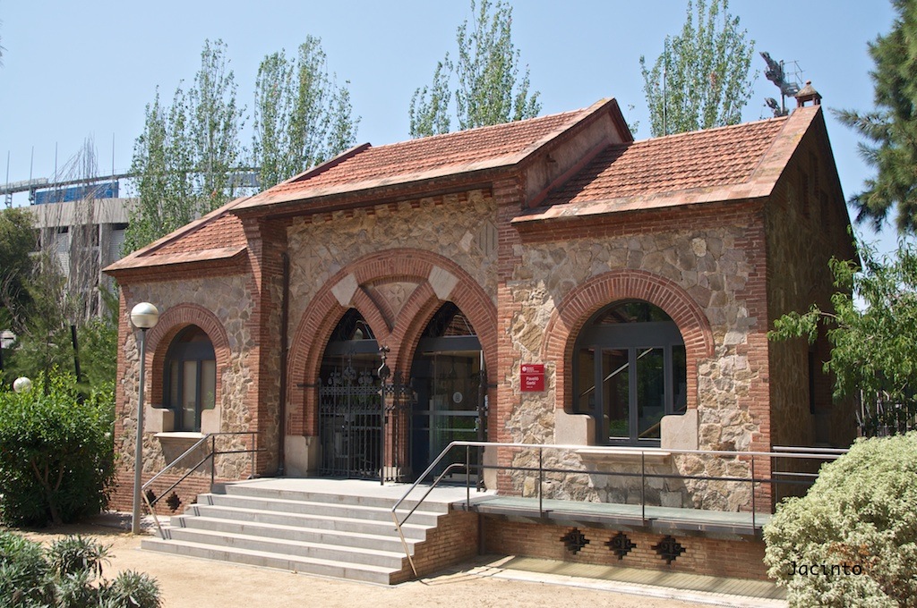 Arquitectura Modernista ( jardines de la Maternidad ) BCN