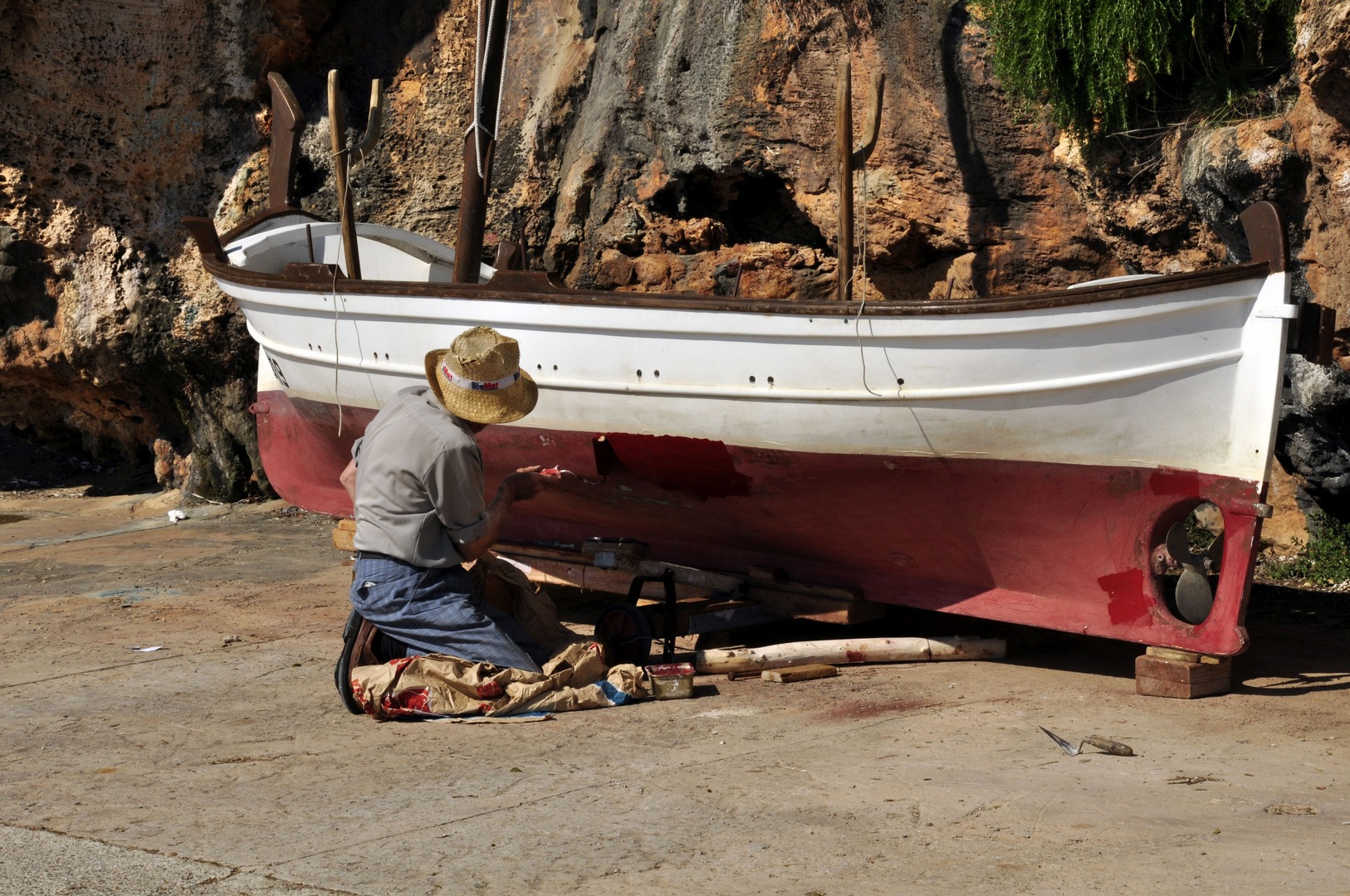 arreglando la barca